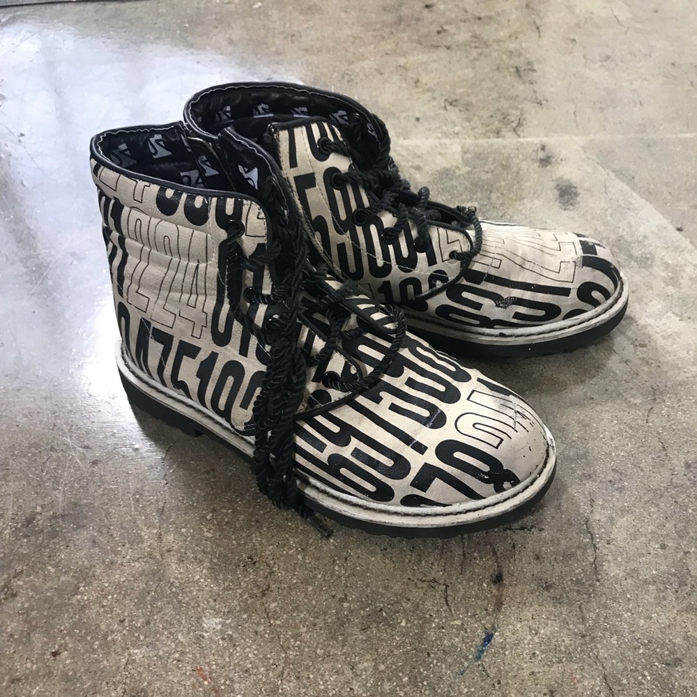 Unique 24 - Black & White Boots